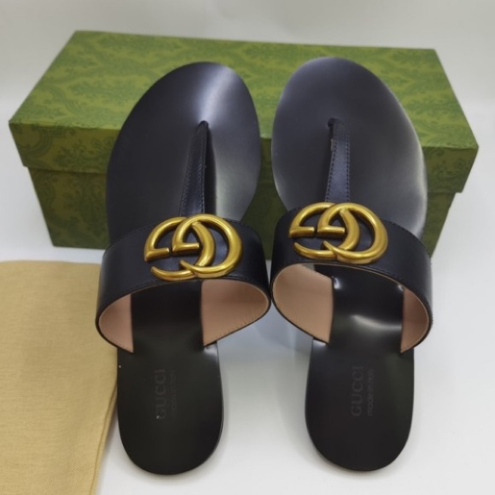 Gucci Women's Black Sandals with Gold Logo